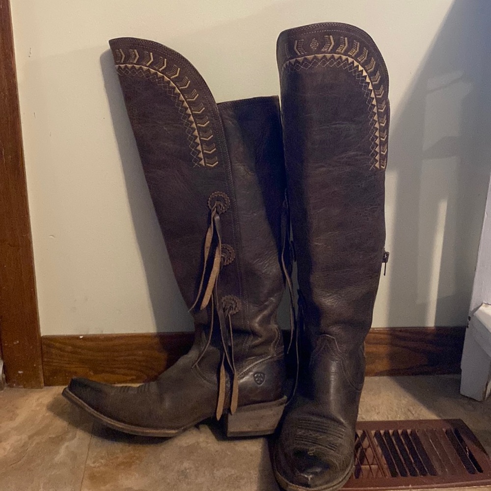 LIKE NEW- ARIAT Tallulah 20’ boots.
